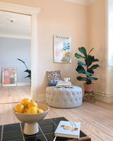 Naturmaling til vægge og lofter i møbleret stue, fra Linoliebutikken